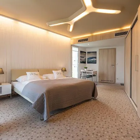 Apartment Vacationclub - Ultramarine 50 *